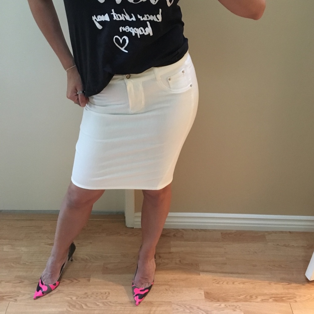 White denim skirt